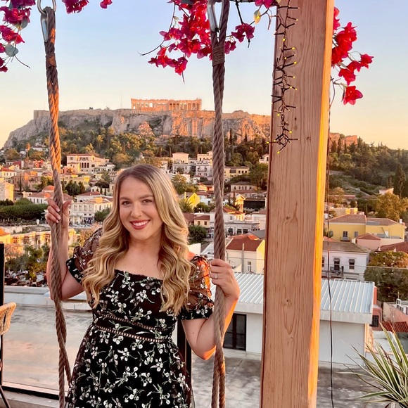 Cute floral dress made by Lulus. Great quality and only worn once. - Picture 5 of 5